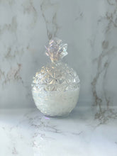 Load image into Gallery viewer, YUZU BLOSSOM | 5.5oz Pineapple Candle
