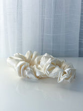 Load image into Gallery viewer, IVORY CREAM SCRUNCHIE | Jumbo
